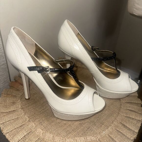 NEW Guess Platform Platform Stiletto Heel Peep Toe Cream Black T Strap Sz 9 NEW - Picture 3 of 11